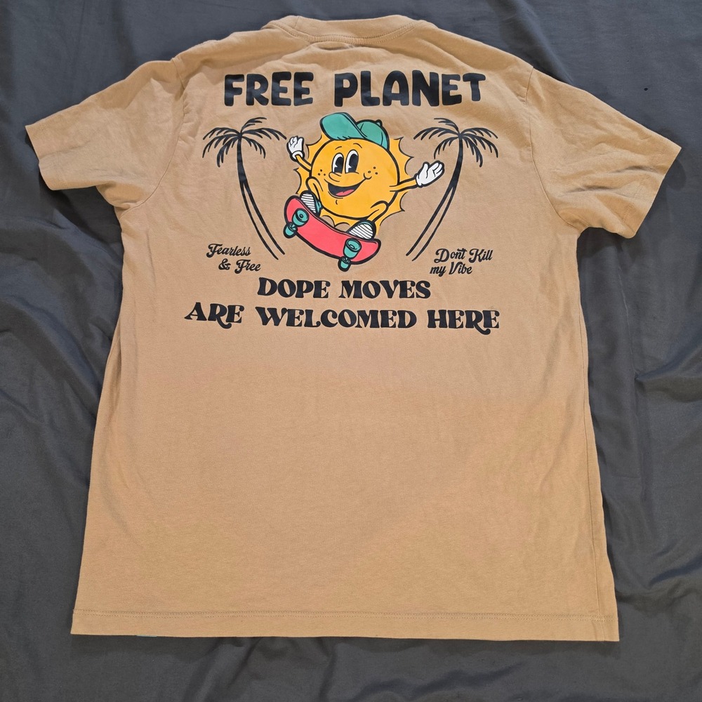 Free Planet Mens Small Tan Skateboarding Sun Graphic Pocket T-Shirt Dope Moves - Picture 8 of 9